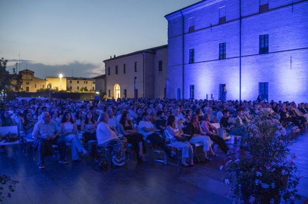 Persone al centro 