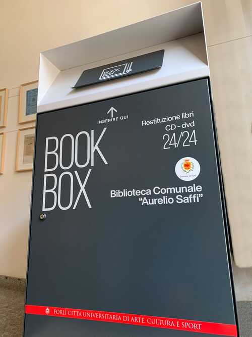 Biblioteca Saffi: un box esterno per la restituzione dei libri e dei dvd h 24